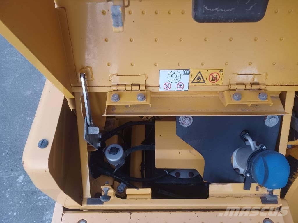 Komatsu PC 210 LCi-11 / Komatsu PC 210 LC-11 Rupsgraafmachines