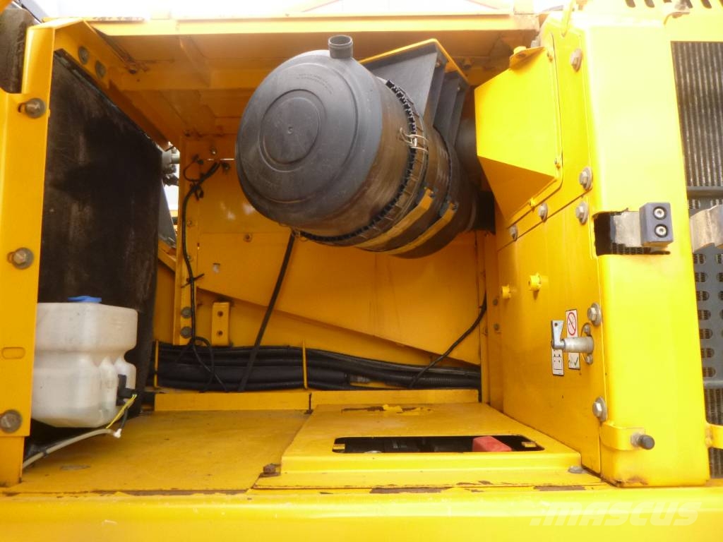 JCB JS360LCT4 Rupsgraafmachines