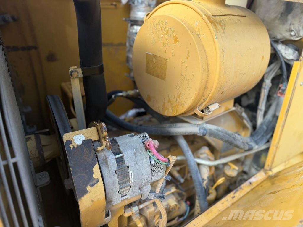 CAT D6M LGP 履帶推土機