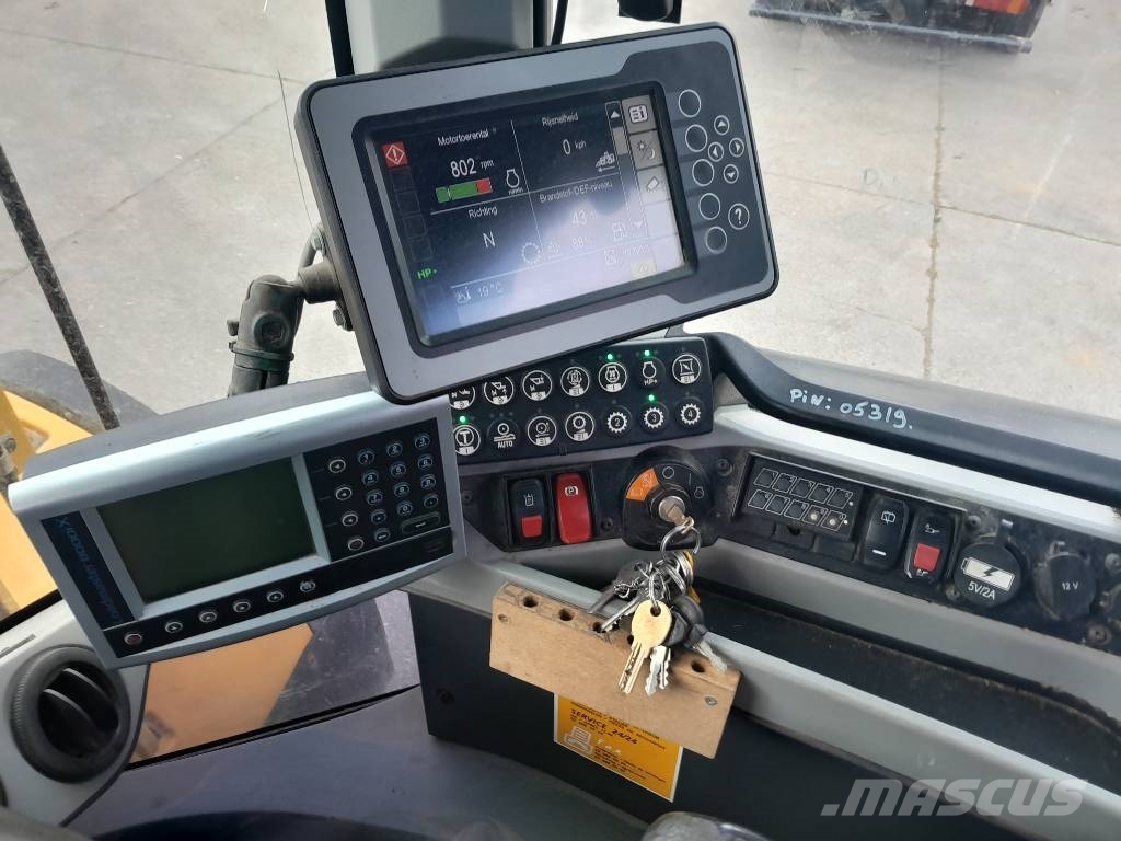 CAT 938 M Фронтальні навантажувачі