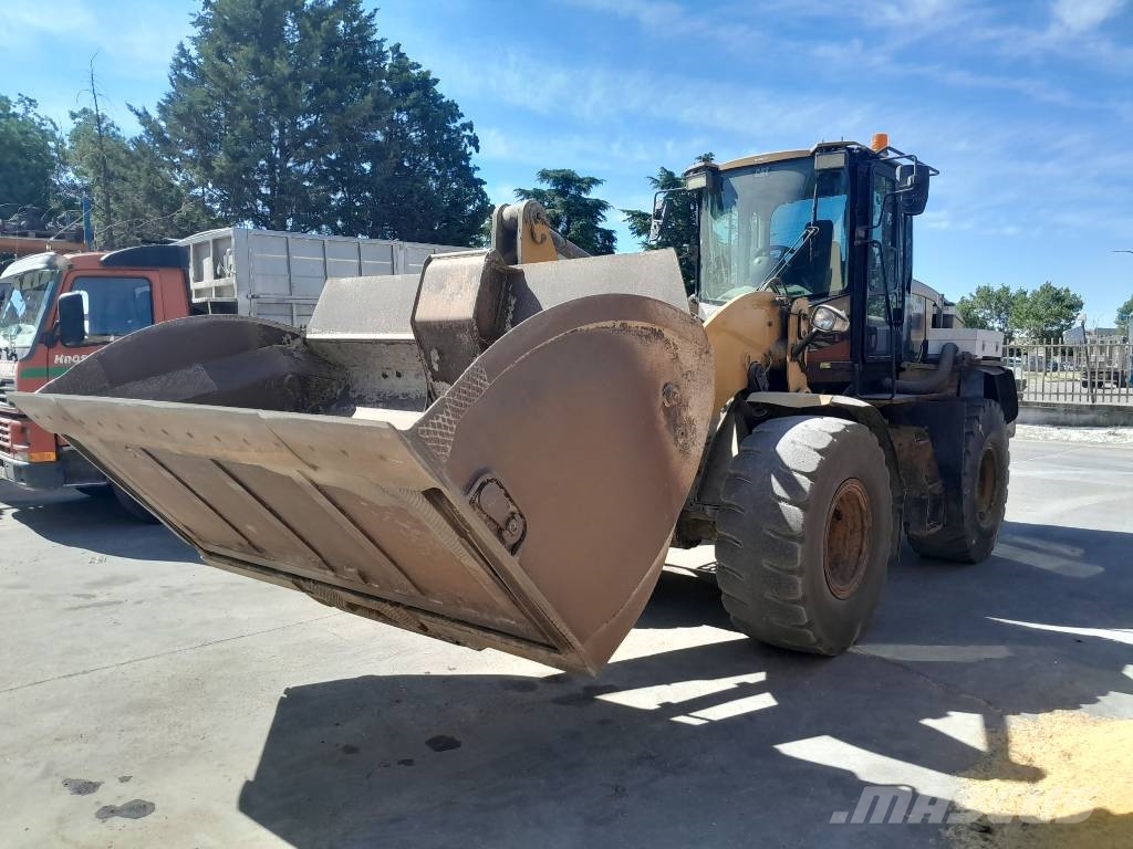 CAT 938 M Фронтальні навантажувачі