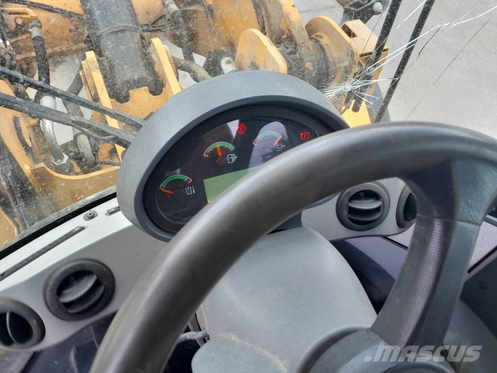 CAT 938 M Фронтальні навантажувачі