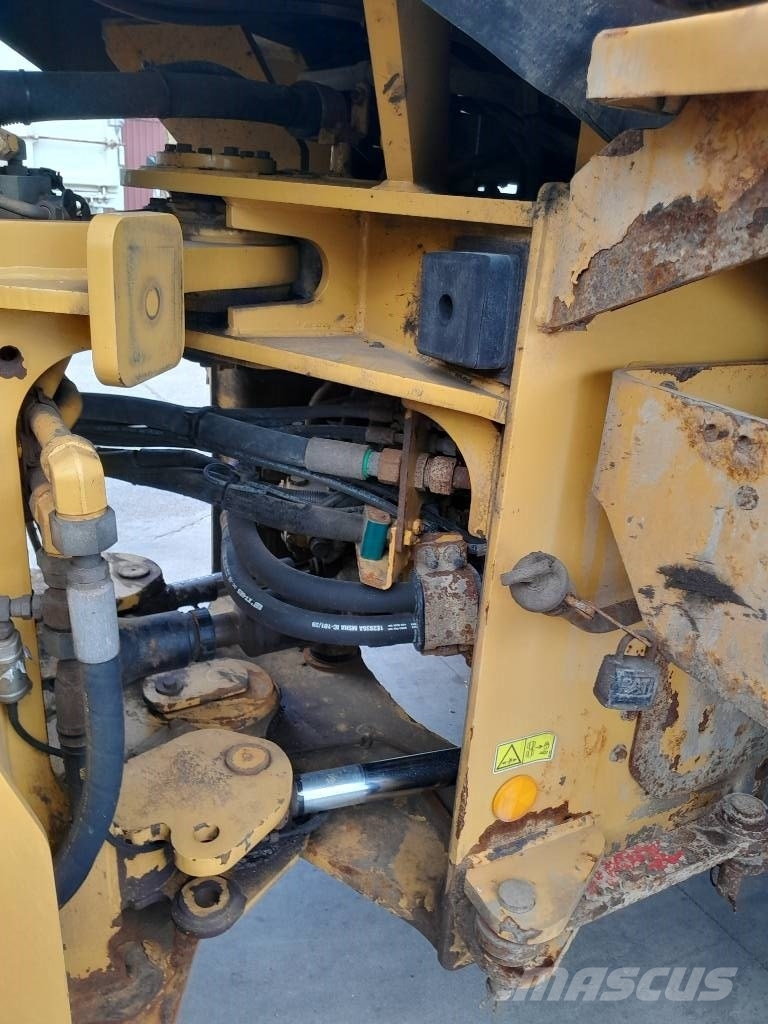 CAT 938 M Фронтальні навантажувачі