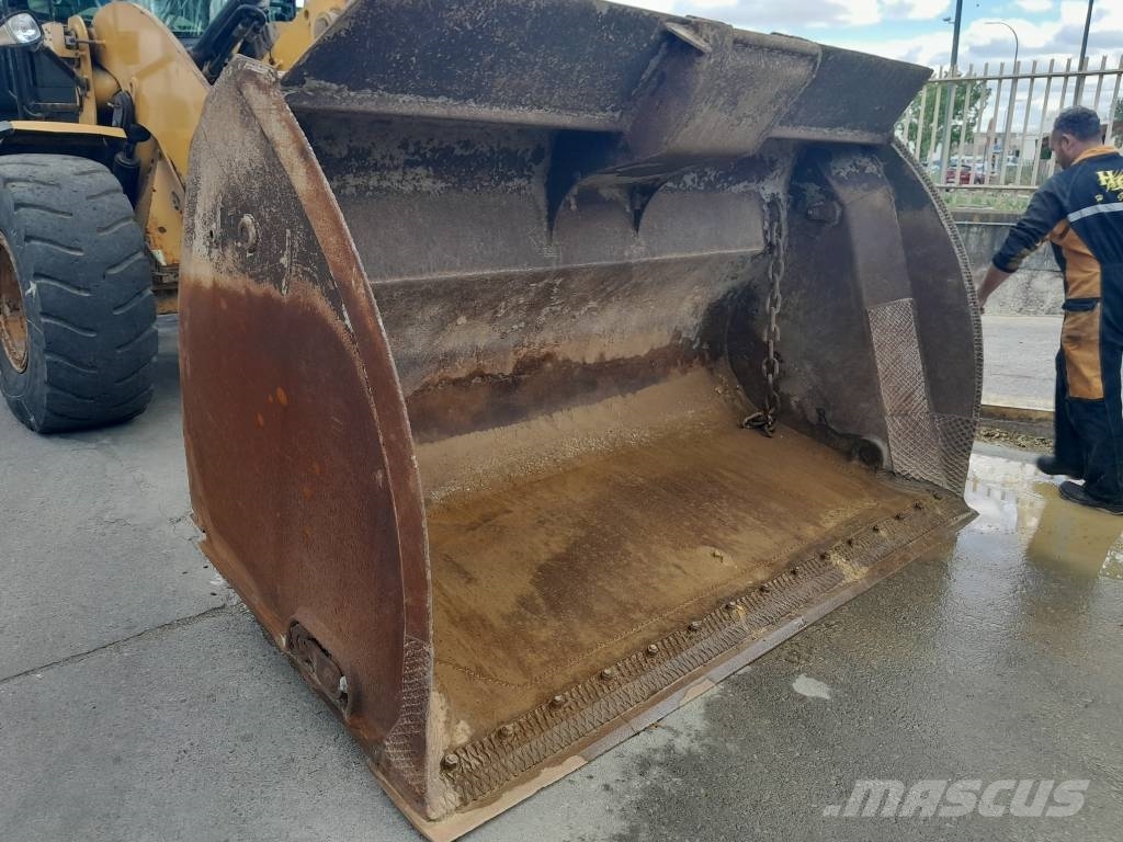 CAT 938 M Фронтальні навантажувачі