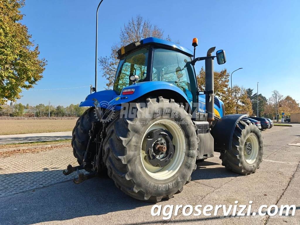 New Holland T 8040 الجرارات