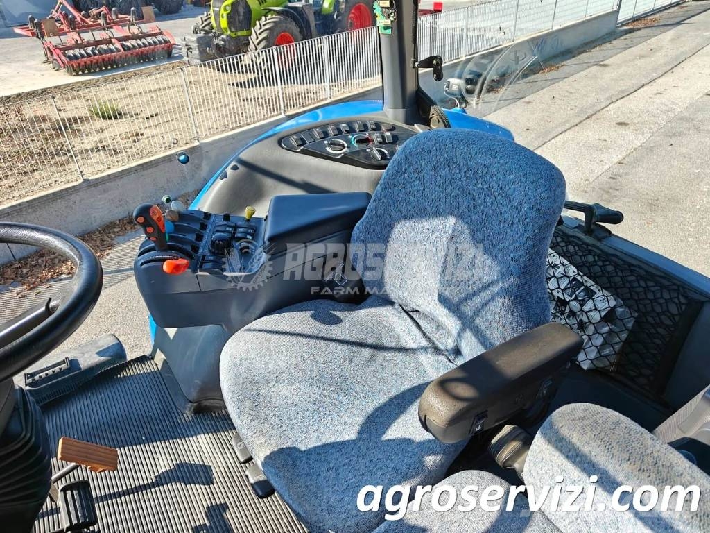 New Holland T 8040 الجرارات