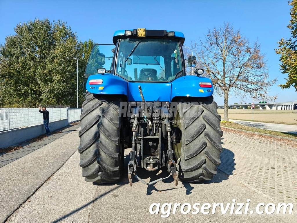 New Holland T 8040 الجرارات