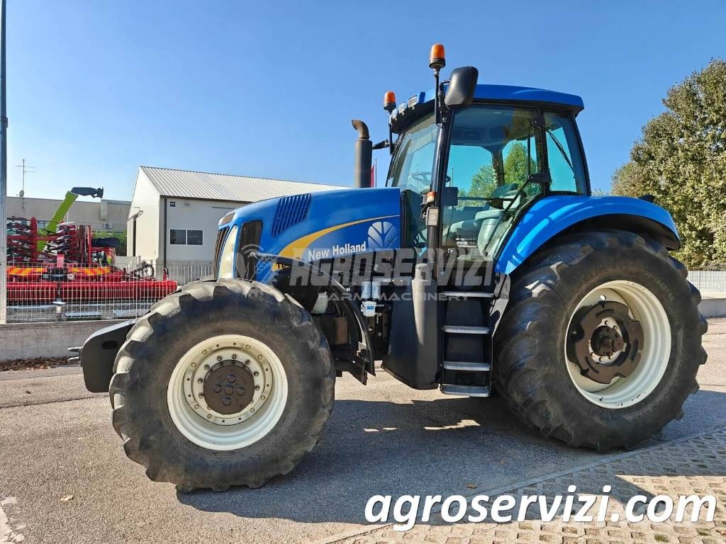 New Holland T 8040 الجرارات