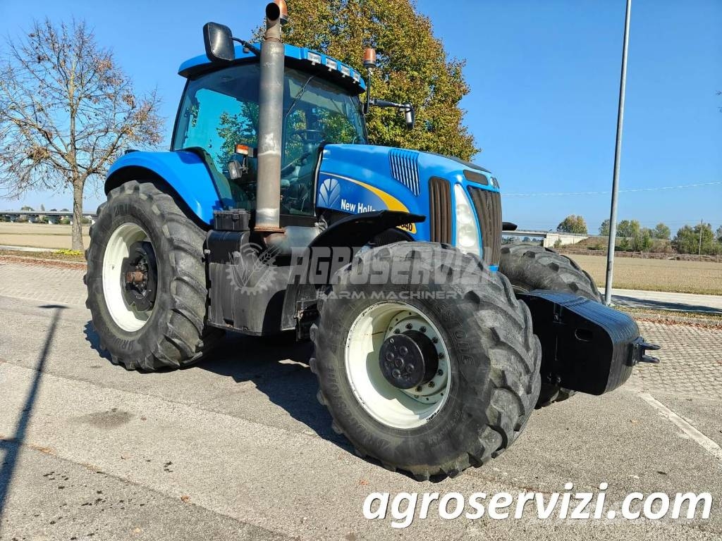 New Holland T 8040 الجرارات