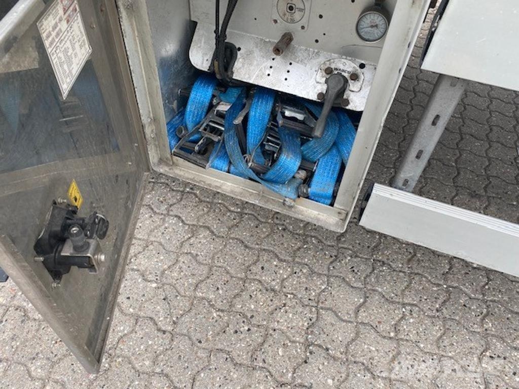 AB EKERI OY Trailer Reefer Full Side Opening - Dual C Puspriekabės su izoterminiu kėbulu