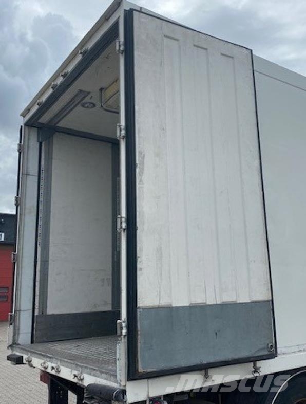 AB EKERI OY Trailer Reefer Full Side Opening - Dual C Puspriekabės su izoterminiu kėbulu