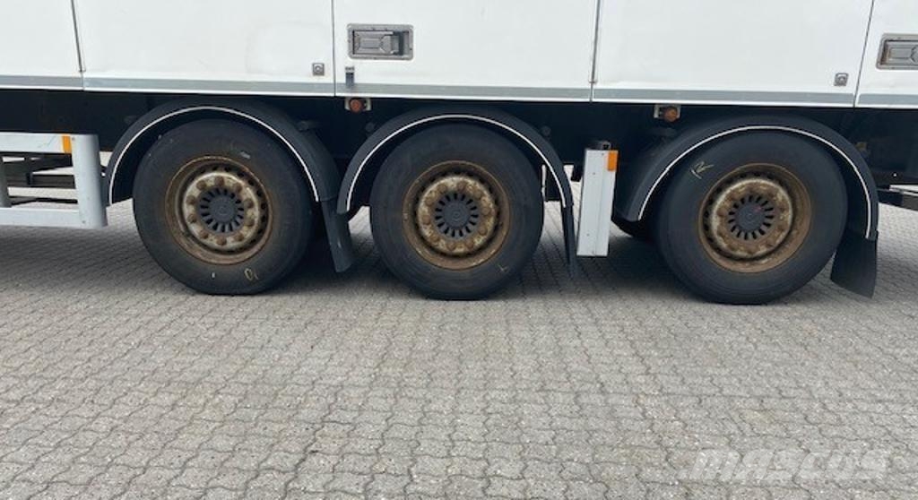 AB EKERI OY Trailer Reefer Full Side Opening - Dual C Puspriekabės su izoterminiu kėbulu