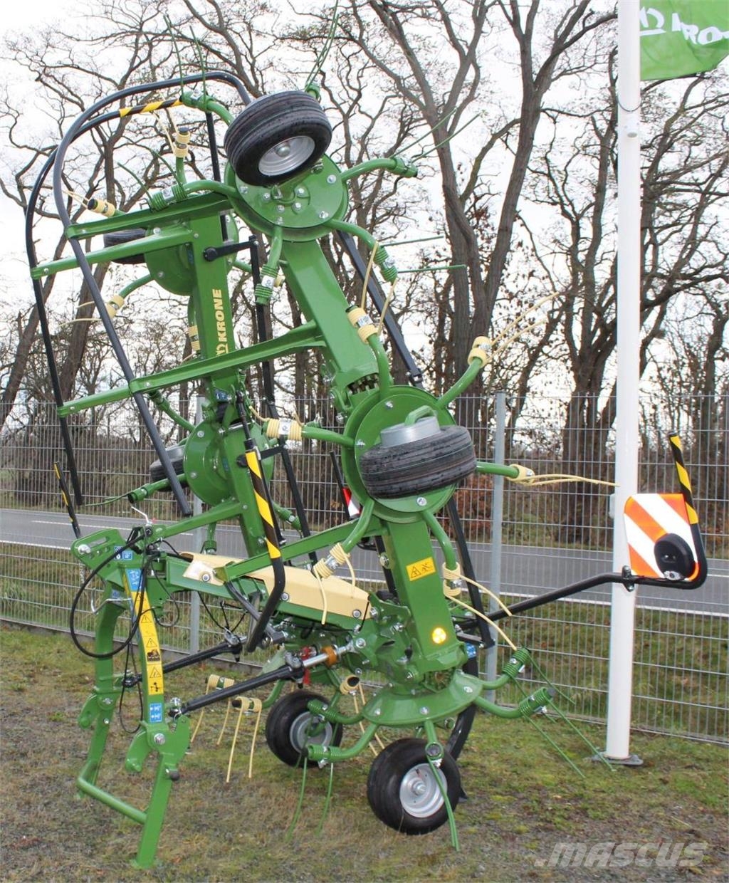 Krone Vendro 680 Obracače a zhrabovače sena