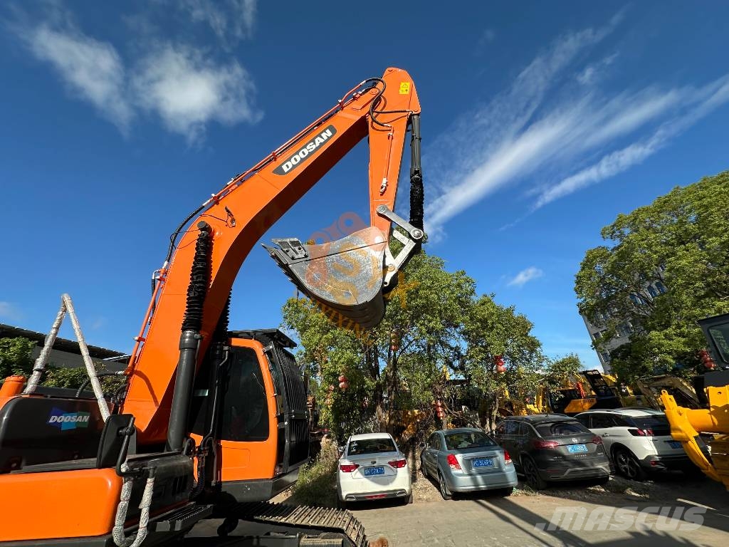 Doosan DX 225 Raupenbagger