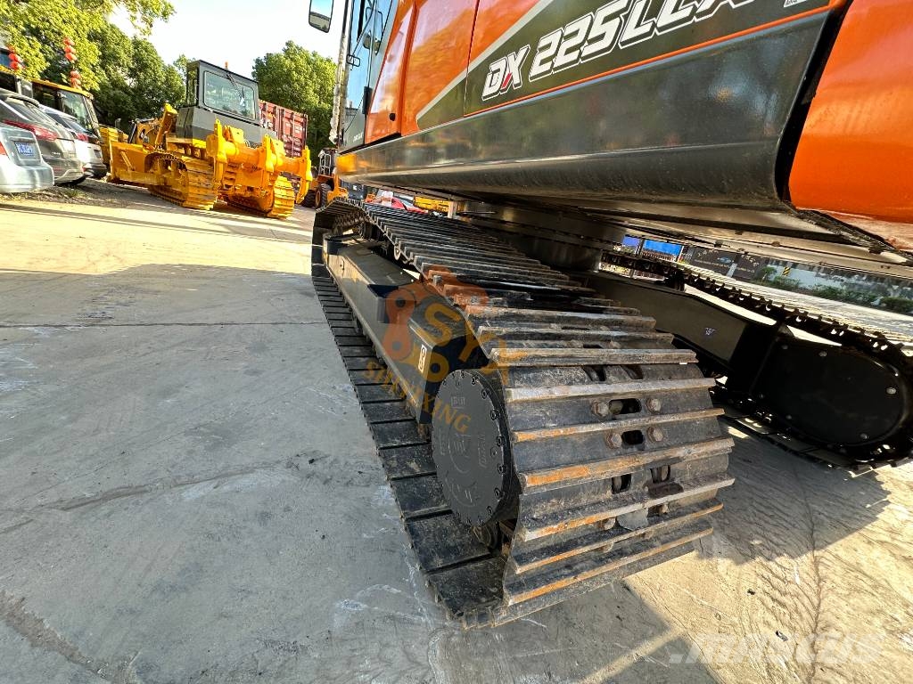 Doosan DX 225 Raupenbagger