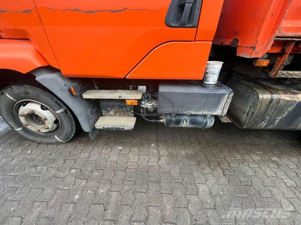 Renault Midlum 180-12 Tipper trucks