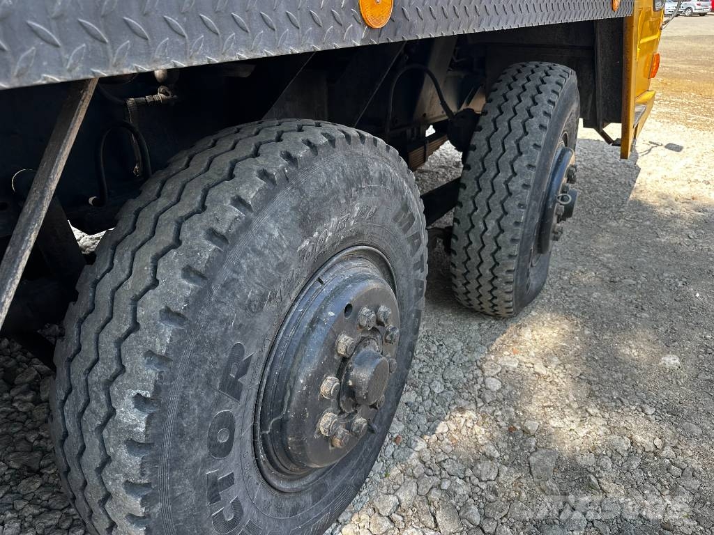 Mitsubishi KATO NK400 Ruw terrein kranen