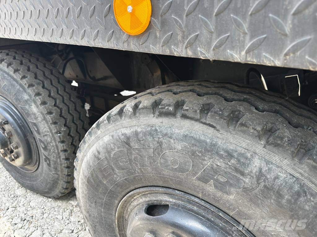 Mitsubishi KATO NK400 Ruw terrein kranen