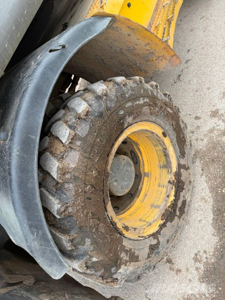 Volvo EW 160 B حفارات بعجل