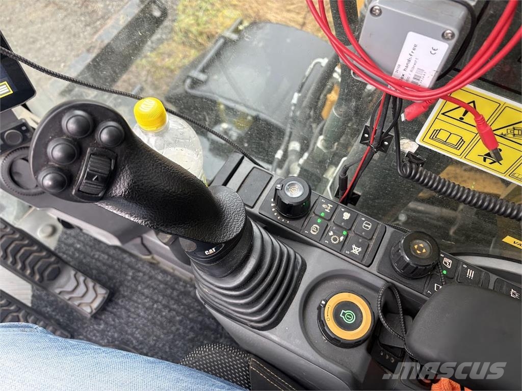 CAT M314 Bagri na kolesih