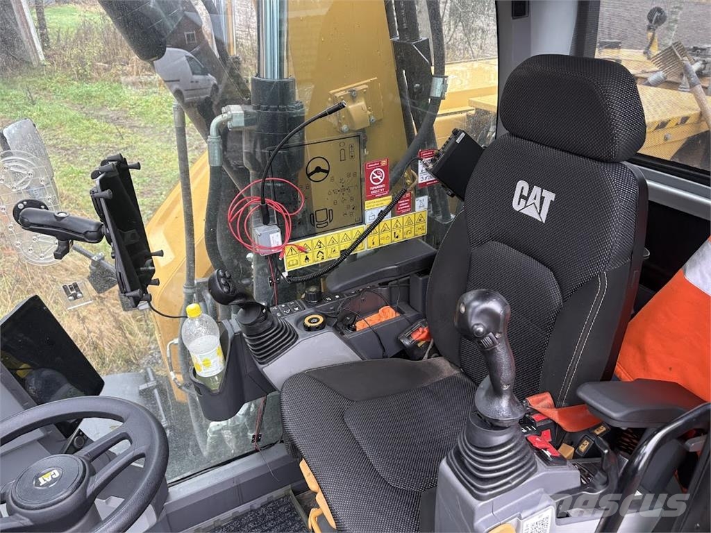 CAT M314 Bagri na kolesih