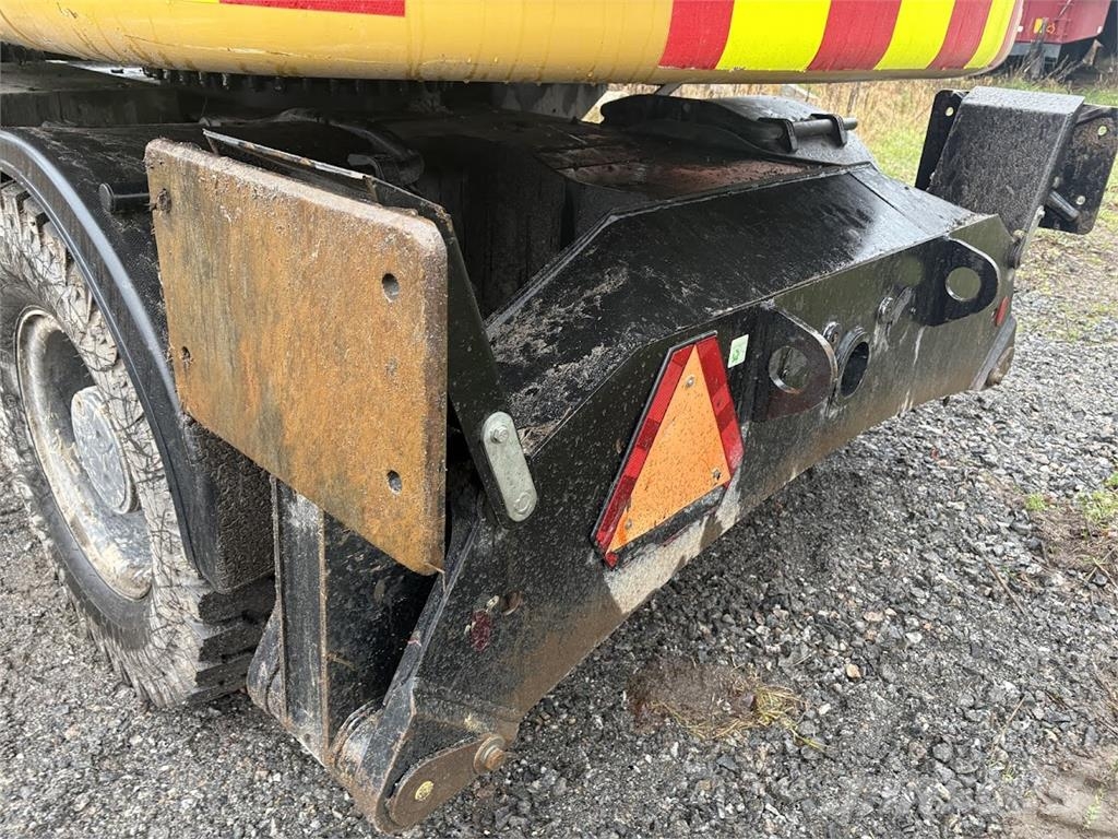 CAT M314 Bagri na kolesih