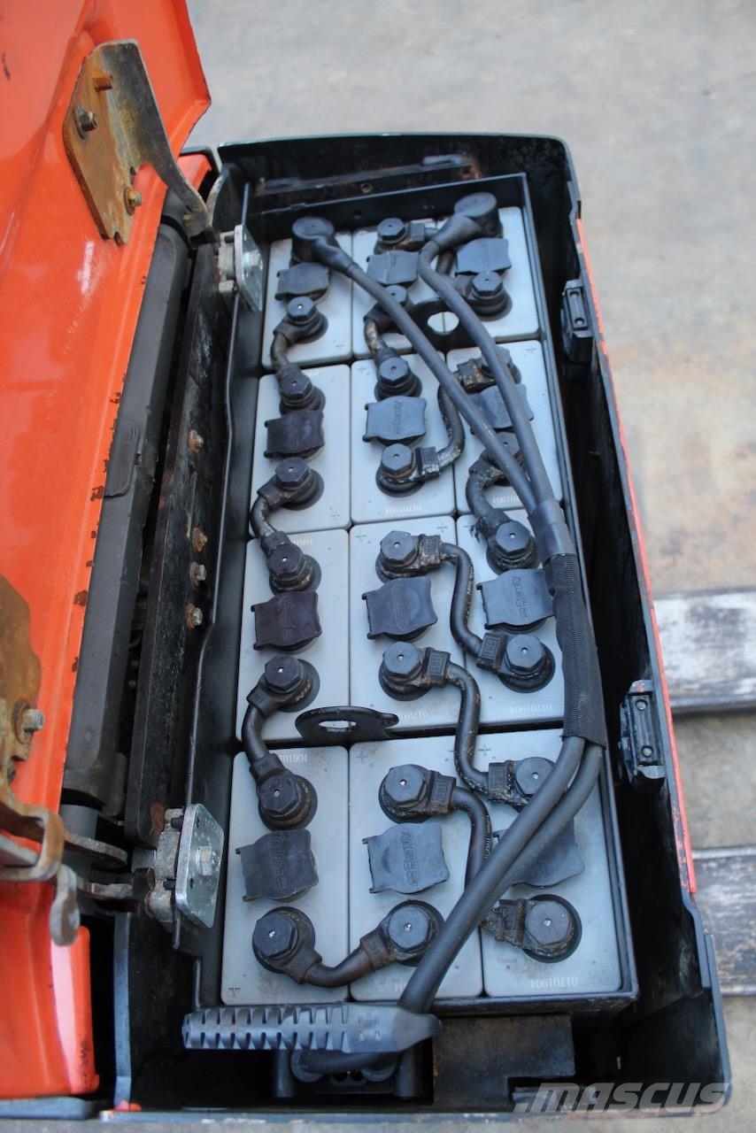 BT LPE 220 1590x550mm Elektriskie palešu ratiņi ar platformu