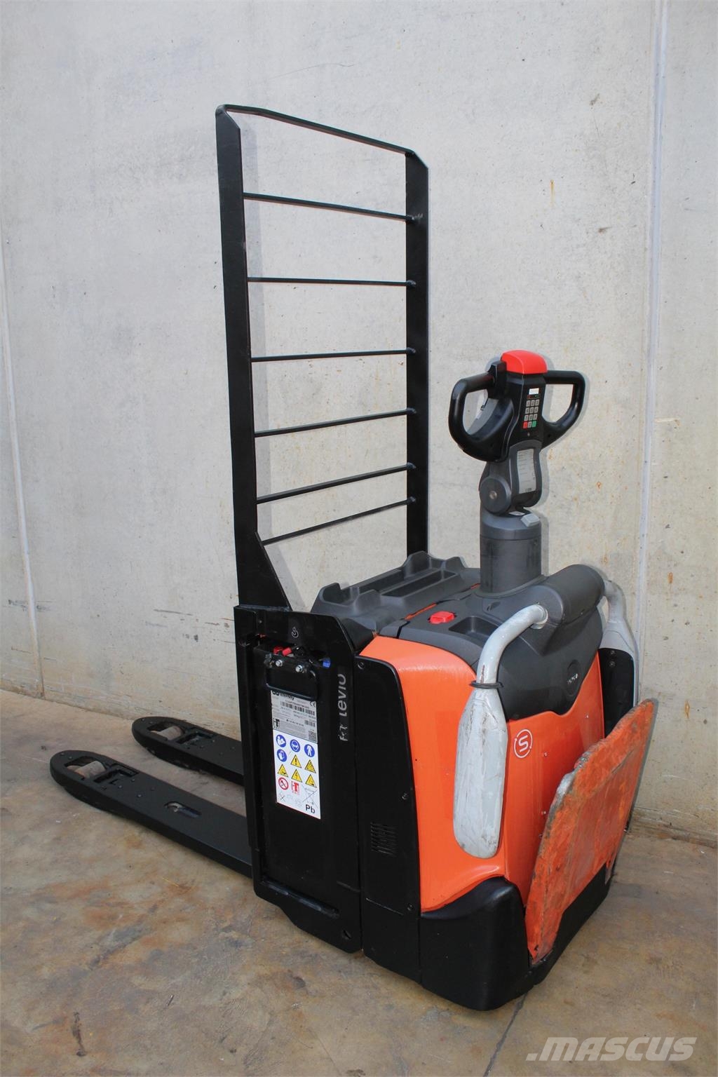 BT LPE200 Lavansiirtotrukit ajotasolla