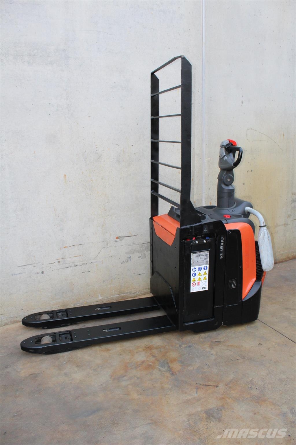 BT LPE200 Lavansiirtotrukit ajotasolla