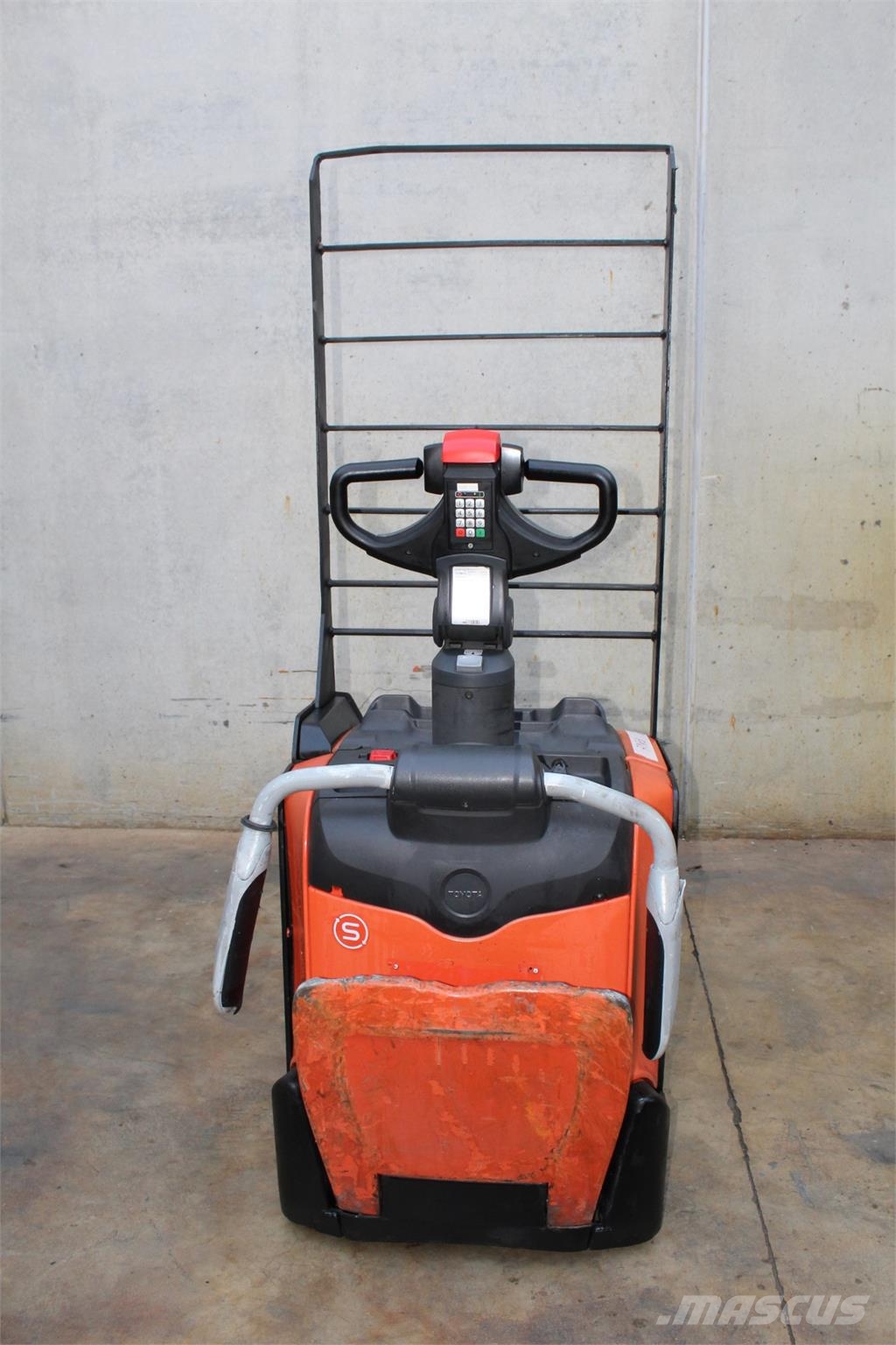 BT LPE200 Lavansiirtotrukit ajotasolla