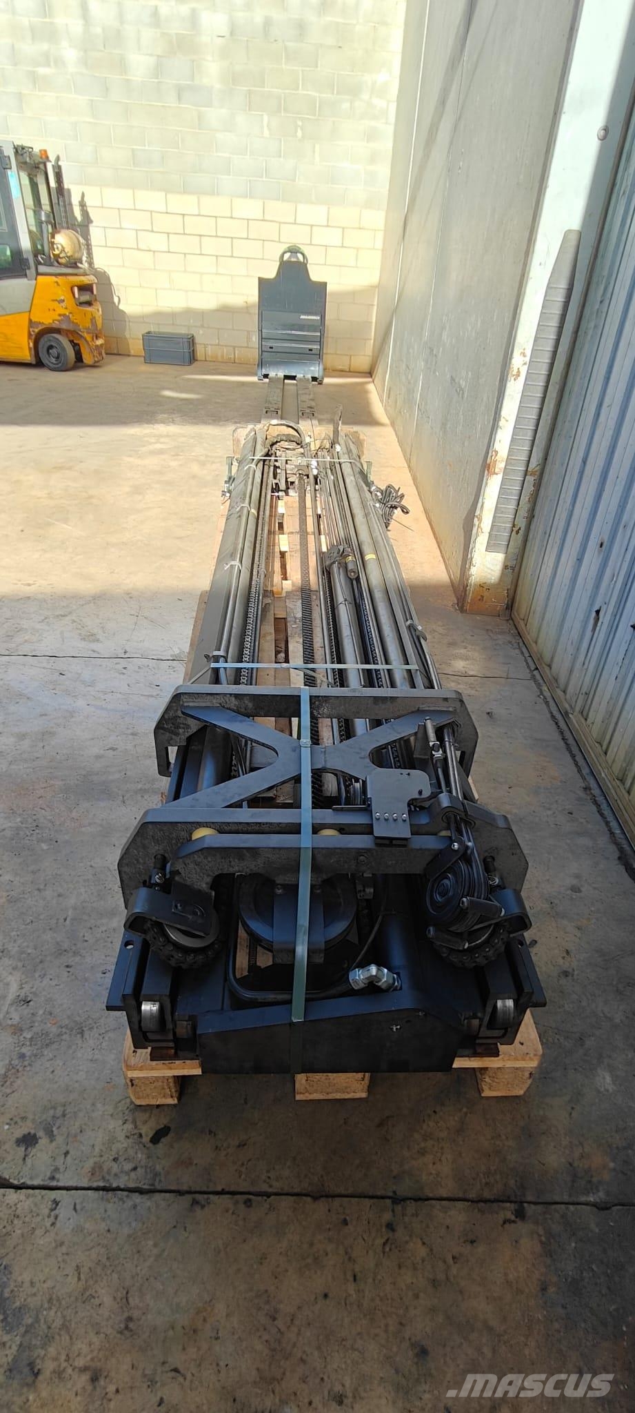 BT RRE 140 Stivuitor cu catarg retractabil
