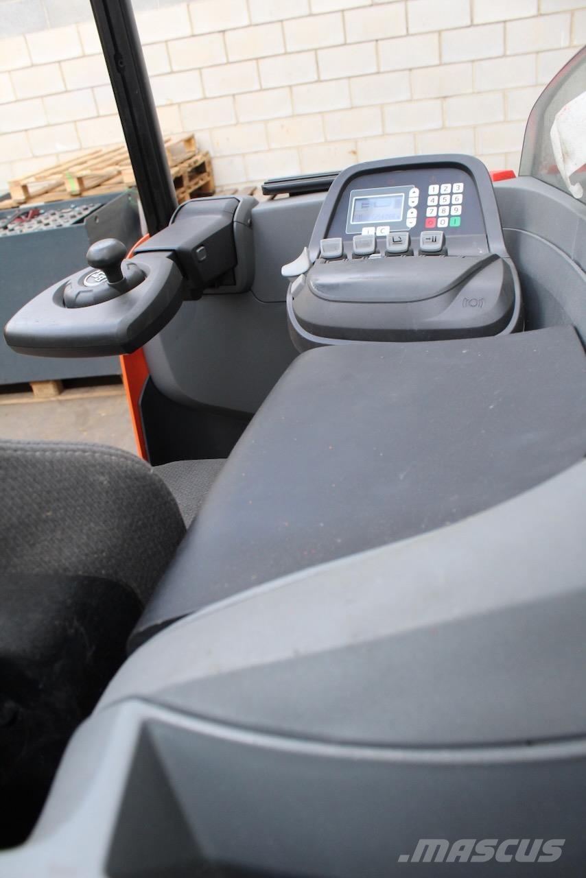 BT RRE 140 Stivuitor cu catarg retractabil