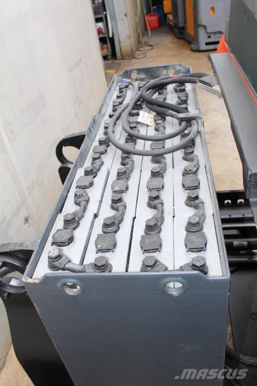 BT RRE 140 Stivuitor cu catarg retractabil