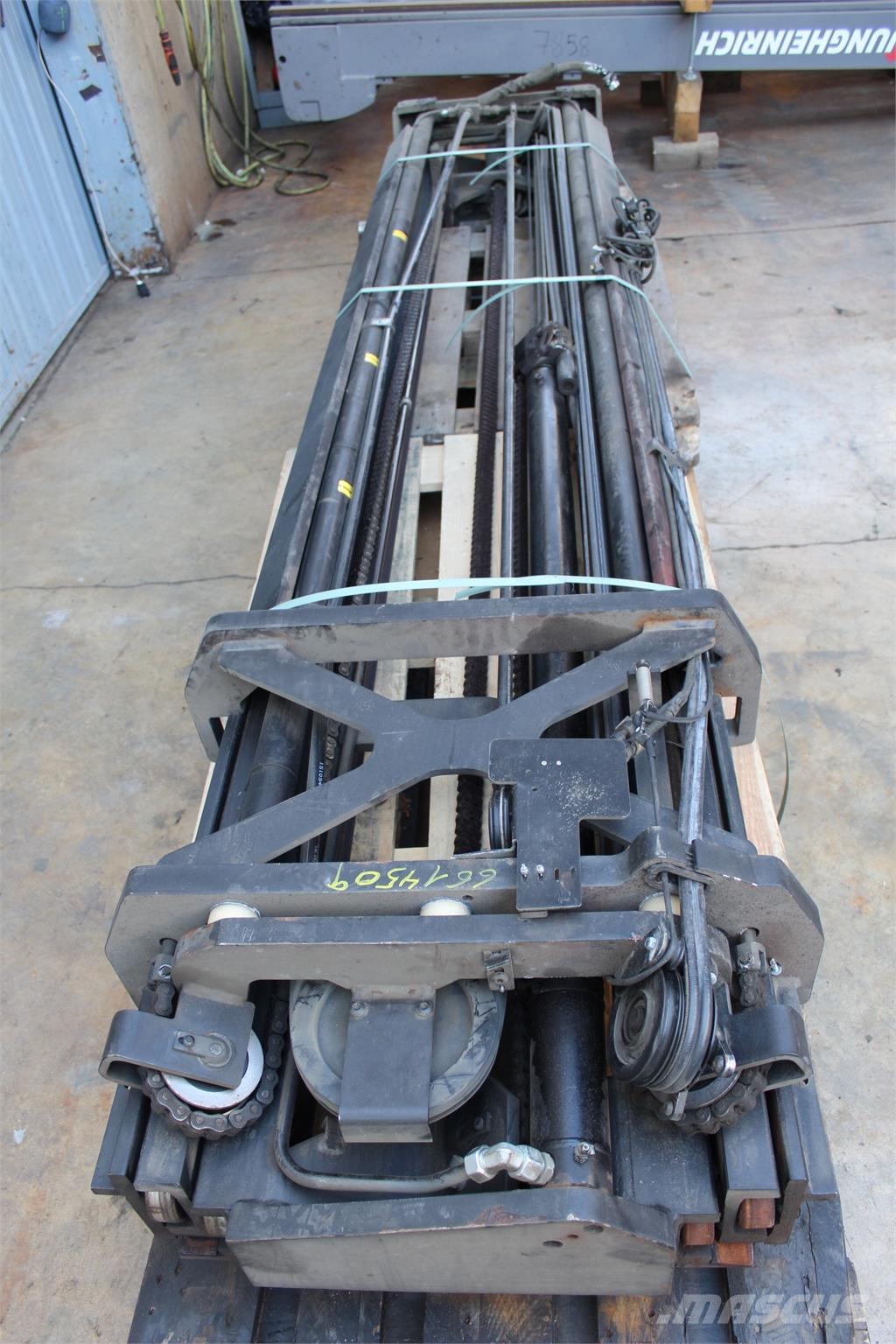 BT RRE 160 MC Stivuitor cu catarg retractabil