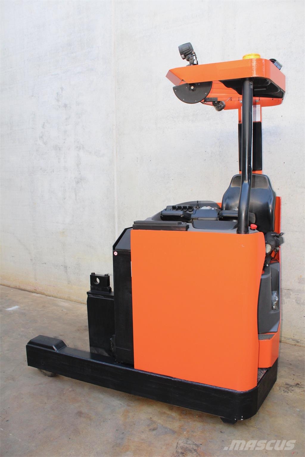 BT RRE 160 MC Stivuitor cu catarg retractabil