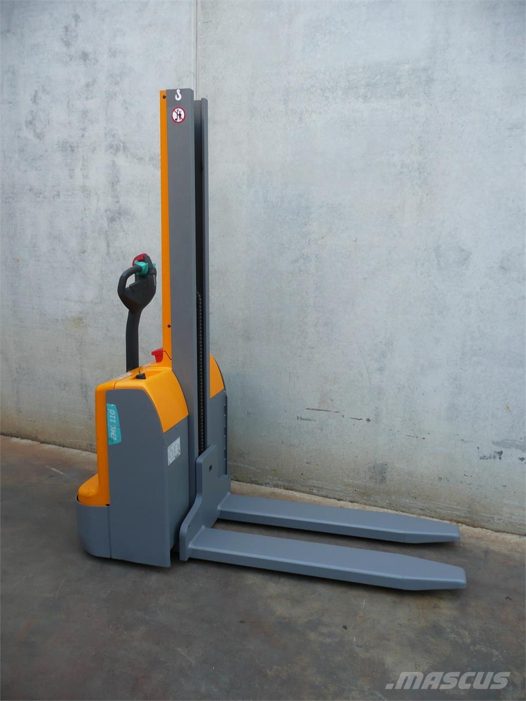 Jungheinrich EMC 110 154 E Stand-in stackers