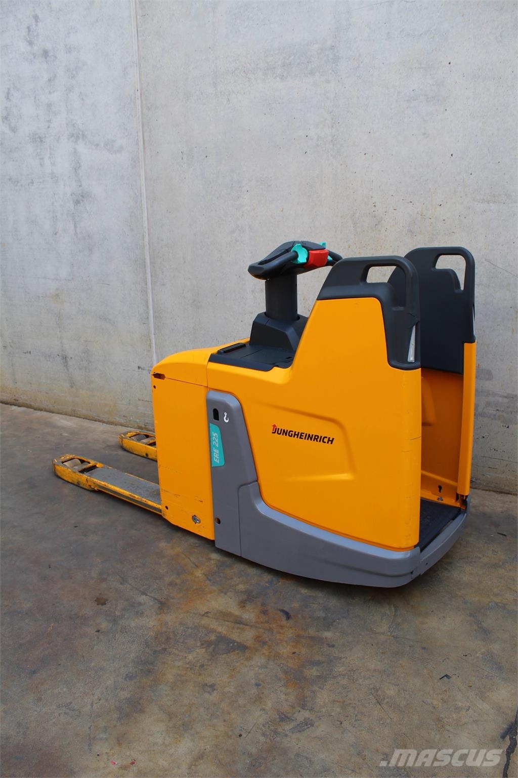 Jungheinrich ERE 225 FRUTERA Platform power pallet trucks