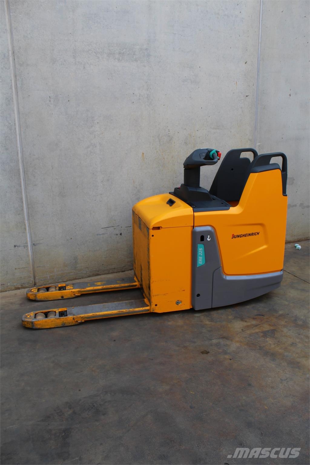 Jungheinrich ERE 225 FRUTERA Platform power pallet trucks