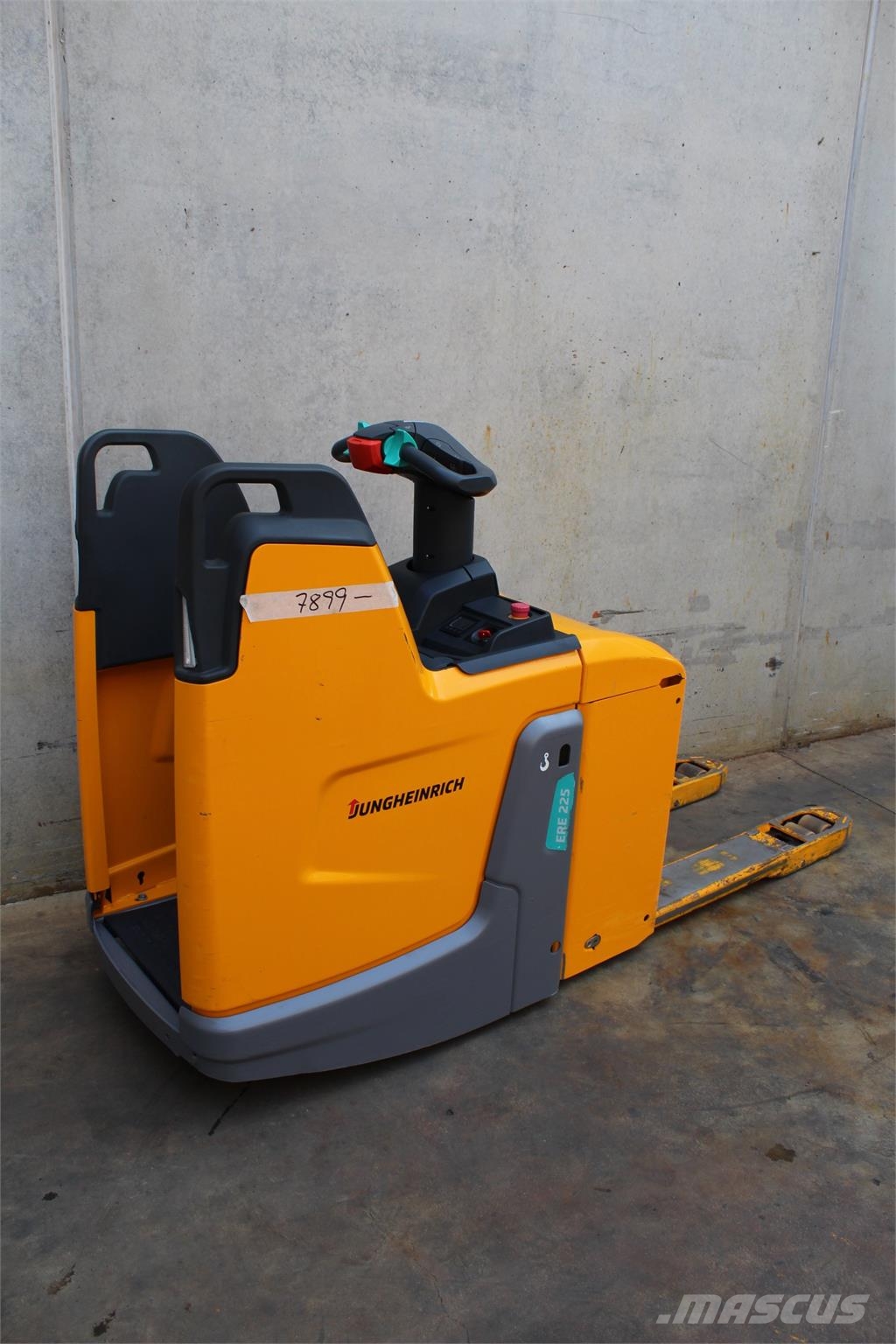 Jungheinrich ERE 225 FRUTERA Platform power pallet trucks