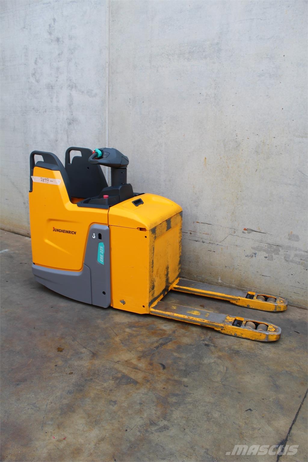 Jungheinrich ERE 225 FRUTERA Platform power pallet trucks