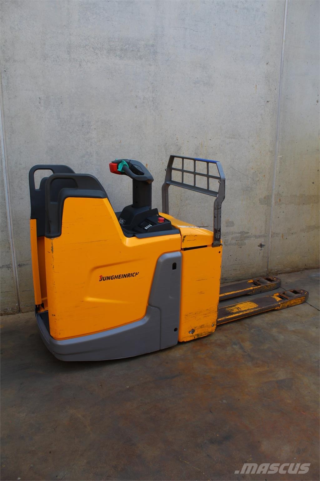 Jungheinrich ERE 225 LI-ION ローリフトとプラットフォーム