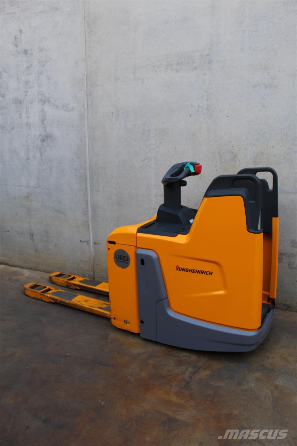 Jungheinrich ERE 225 LI-ION ローリフトとプラットフォーム