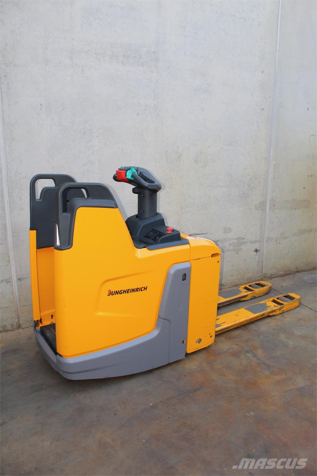 Jungheinrich ERE 225 LI-ION ローリフトとプラットフォーム