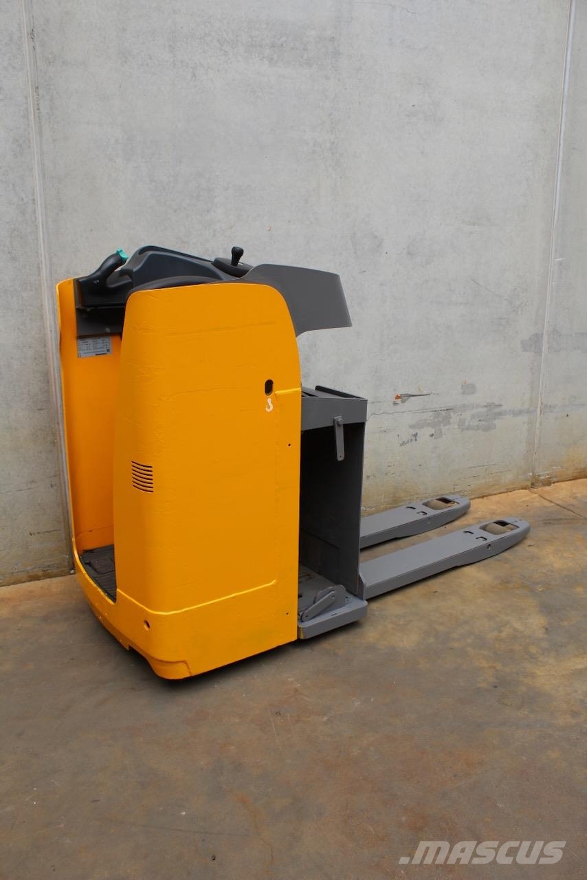 Jungheinrich ESE 120 Low lifter with platform