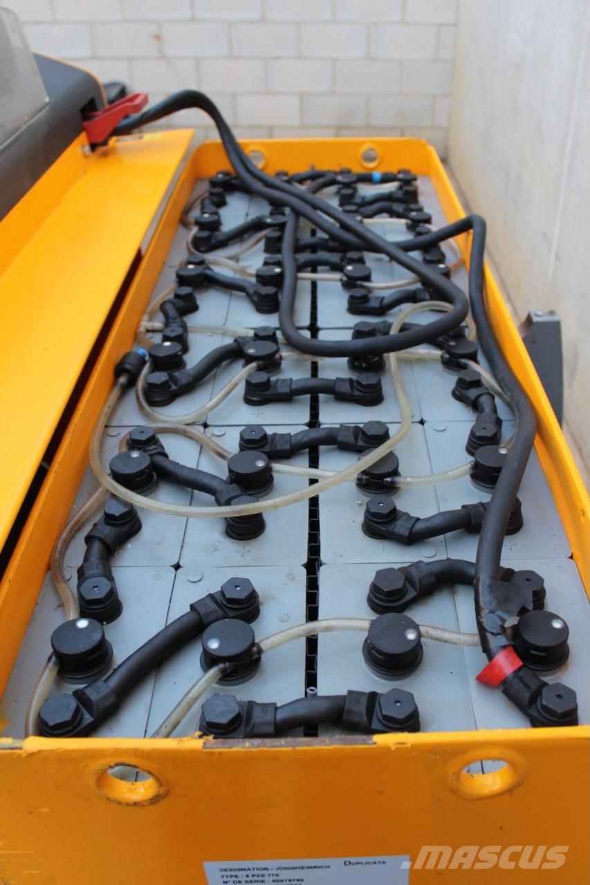 Jungheinrich ETV 216 941 DZ Reachtruck voor hoog niveau