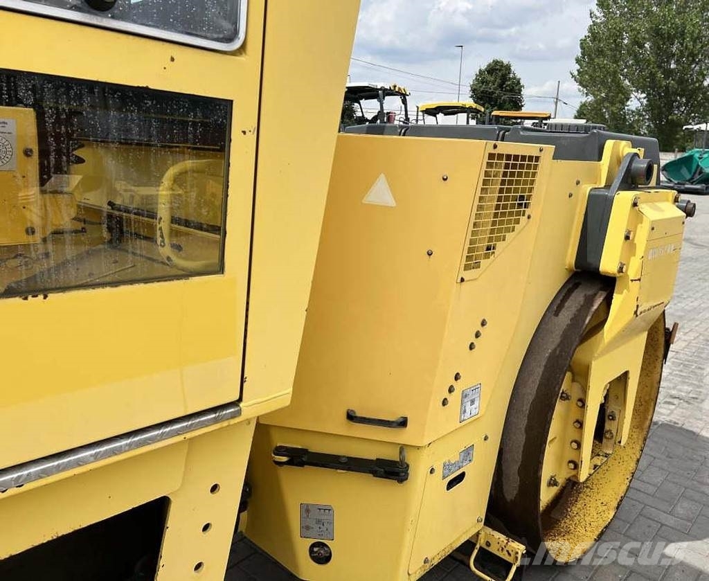 Bomag BW 151 AD-2 Двойни барабанни ролки