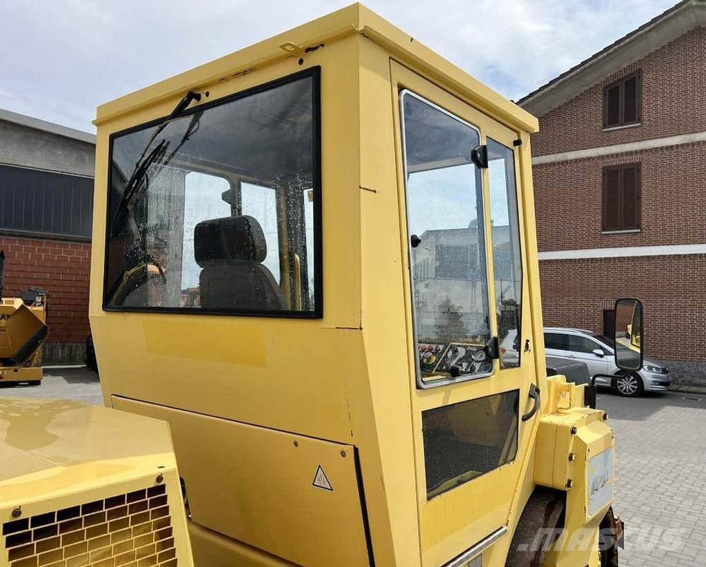 Bomag BW 151 AD-2 Двойни барабанни ролки