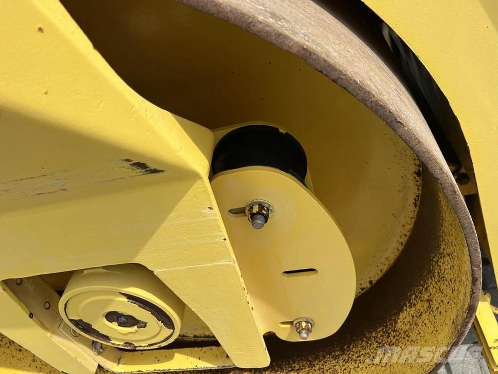 Bomag BW 151 AD-2 Двойни барабанни ролки