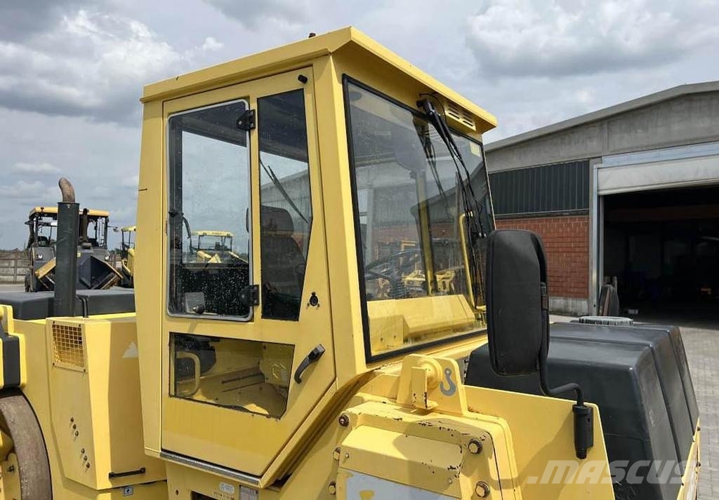Bomag BW 151 AD-2 Двойни барабанни ролки