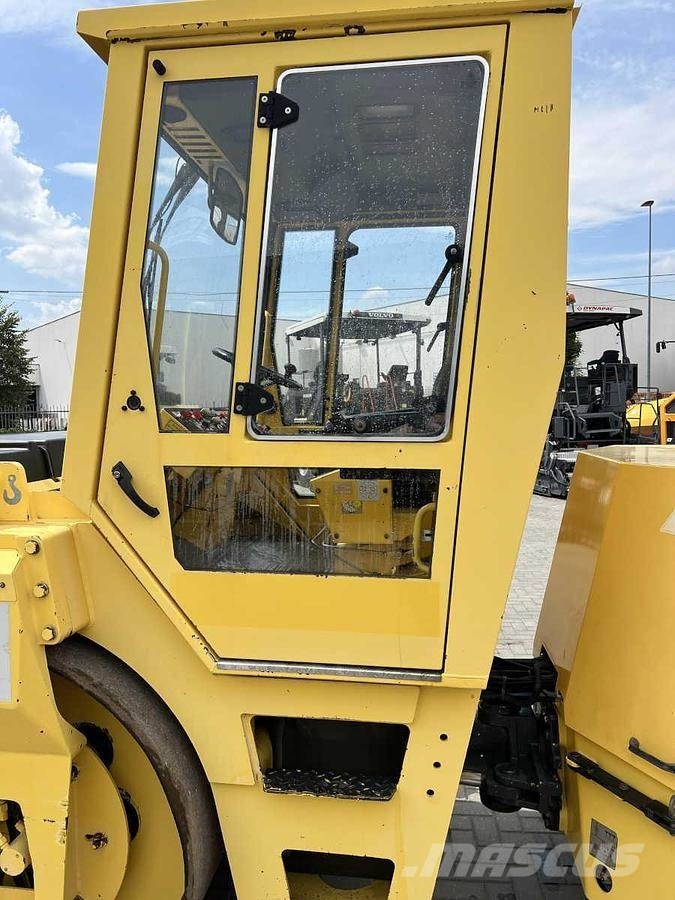 Bomag BW 151 AD-2 Двойни барабанни ролки